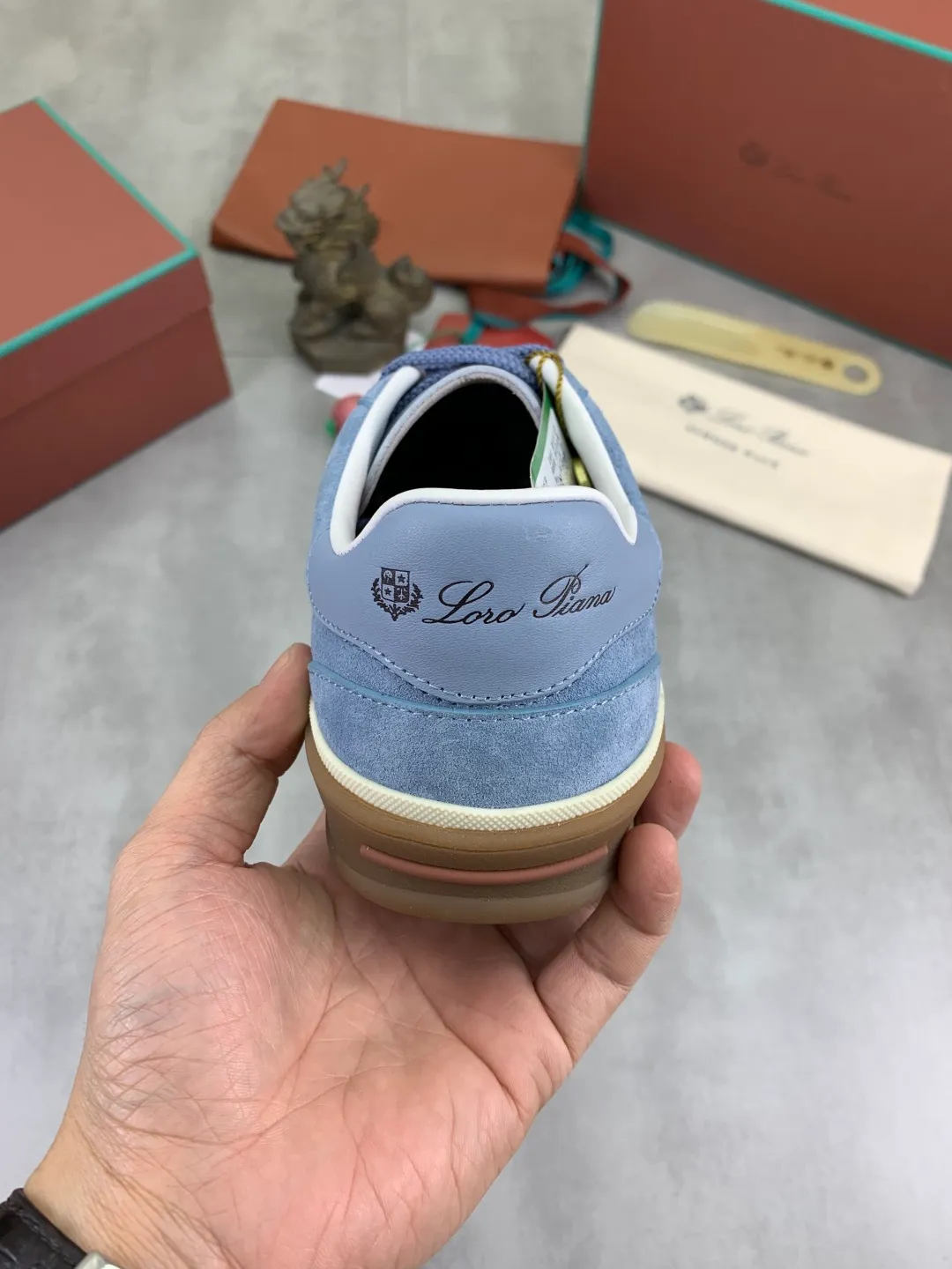 Men's men's shoes 💰P580 New model 💰 The latest casual shoes Loro Piana 💯 Top grade 💯 Buy the original copy 💯 Founded the existing Loro Piana company on April 24, 1924. It is the sixth generation of family operation, providing the best quality products to customers who are discerning about taste and quality. Imported original fly woven fabric with cowhide fabric, plain calfskin lining, hand-stitched thread with cowhide feet, original packaging, high-end outsole, size: 38-45 (customized for 46), 8️⃣ colors available
